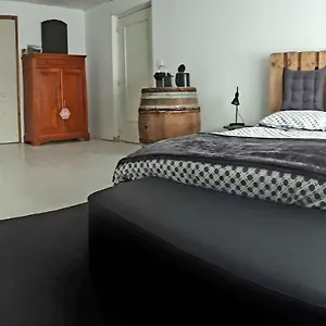 chambre-au-tonneau.hotels-rhonealpes.com/